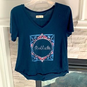 Hollister v-neck